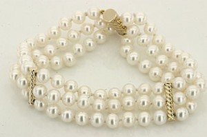 triple-strand-pearl-bracelet